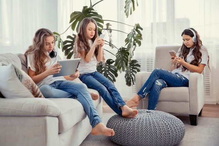 How Parents Can Keep Creeps from Airdropping on Kids' iPhones